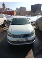 Volkswagen Polo 2016, легковой седан. VIN: XW8ZZZ61ZGG031507, номер кузова: XW8ZZZ61ZGG031507. Местонахождение: г. Москва, Рязанский проспект, 3Б. Описание ТС: левая дверь в ржавчине и сколах (заменённая), на капоте вздулась краска и пошли трещины, бампер так же сошла краска, левый порог дырявый…