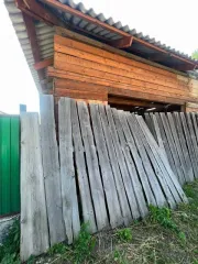 Доля дома 116.8 кв.м. и земельного участка в Абакане. 1/4 доля дома и 1/4 доля земельного участка, а также еще 1/4 доля дома и 1/4 доля земельного участка, итого 1/2 доли в праве общей долевой собственности на жилое здание площадью 116.8 кв.м., кадастровый номер 19:01:100403:1510, по адресу…