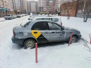 Chevrolet Lanos 2007 года, 86 л.с., пробег 276085 км. Госномер С742ТР24, VIN Y6DTF69Y070073032. Заводится, едет. Требует ремонта: перегорел включатель поворотников, пороги гнилые, двигатель потребляет масло, сел аккумулятор.