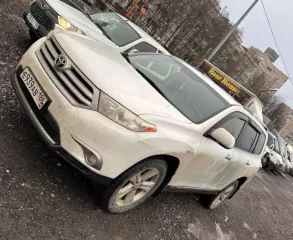 Toyota Highlander 2013 года выпуска, VIN JTEES42A502220795.