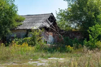 Имущественный комплекс, расположенный по адресу: Орловская область, р-н Дмитровский, г Дмитровск, ул Социалистическая, 57-а, состоящий из нежилого здания (складское помещение), площадью 615,2 кв.м и земельного участка, площадью 1 306 кв.м. Объект 1.: Земельный участок, категория земель: земли…