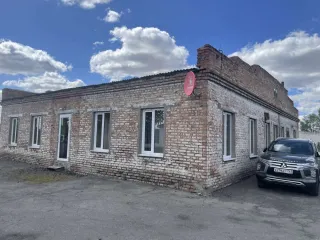 Производственная база: земельный участок и здания, 193,1 кв.м, Ростовская область 1) Земельный участок, для размещения производственной базы площадью 13998 кв. м, кадастровый номер: 61:04:0600008:15 Местоположение установлено относительно ориентира, расположенного за пределами участка. Ориентир п…