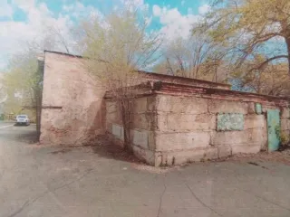 Нежилое здание склада с кадастровым номером 56:42:0217006:25, назначение: нежилое, площадью 138,8 кв.м., расположенное по адресу: Оренбургская область, г. Новотроицк, ул. Свистунова, д. 27а, на земельном участке с кадастровым номером 56:42:0217006:2 Нежилое здание склада с кадастровым номером…
