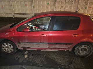 Peugeot 307 2006 Легковой автомобиль хэтчбек VIN VF33CNFUL84785557 Год выпуска 2006 Кузов VF33CNFUL84785557 Модель двигателя NFU10FX6NPSA 3076207 Цвет Красный Тип двигателя Бензиновый Мощность 109 л.с. 80 кВт Объем 1587 куб. см ПТС 51 УТ 730469 СТС 99 42 948972