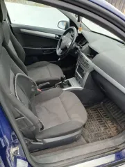 Opel Astra A-H 2011 легковой автомобиль, марка: ОПЕЛЬ ASTRA(A-H) 2011 года выпуска, 116 л.с., ПТС: 39HK054565151020110Z, VIN: XWF0AHL48C0003288. Зарегистрирован за супругом Должника. Горит чек, ошибка в 4 цилиндре.