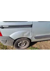 Renault Kangoo 2008 года, 75 л.с., пробег 111111 км. Легковой универсал, VIN: VF1KCEBCF40098542, госномер М418ЕТ13. Не работает таксометр, не показывает дисплей с топливом и температурой, двигатель работает с перебоями. Вмятины на задней правой двери и заднем правом крыле. Царапина на левой фаре…