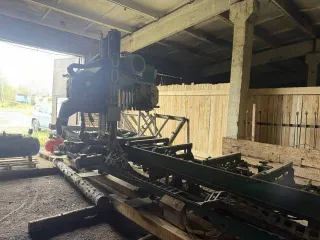Пилорама Wood-Mizer LT300S, 2007. Технологическое оборудование, инвентарный номер 00-000001, год выпуска 2007, тип оборудования — машины и оборудование лесной и деревообрабатывающей промышленности, марка (модель) Wood-Mizer LT300S, страна изготовления — Польша, завод изготовитель — Wood-Mizer.