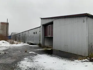 Здание 7858,3 кв.м и земельный участок 13650 кв.м в Калининградской области, Гурьевский район, поселок Поддубное, улица Лесная, дом 1. Земельный участок кадастровый номер 39:03:090910:24, площадь 13650 кв.м, категория земель: земли населенных пунктов, вид разрешенного использования: для…