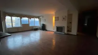 Квартира 195,6 кв.м. и мебель с техникой, Москва, улица Большая Якиманка, дом 17/2, строение 2, квартира 10, кадастровый номер 77:01:0002008:2246. Постер 55x45 (1 шт.); зеркало с 3-мя светильниками (1 шт.); раковина (1 шт.); унитаз (1 шт.); платяной шкаф без дверей 240x90x70 (2 шт.)…