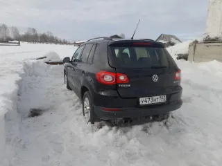 Volkswagen Tiguan, 2009 Volkswagen Tiguan, 2009 г.в. VIN XW8ZZZ5NZ9G004801, цвет ЧЕРНЫЙ.