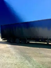 Полуприцеп KRONE SDP27 тентованный, 2002 года. Марка: KRONE SDP27 TENTOVANNYJ; год выпуска: 2002; идентификационный номер (VIN): WKESDP27011377847; кузов: отсутствует; шасси (рама): WKESDP27011377847; № двигателя: отсутствует; государственный регистрационный знак: HK264324.