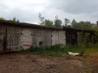 Гараж 384.7 кв.м, земля 927 кв.м, Тверская область, Калининский муниципальный район, городское поселение поселок Васильевский Мох, пгт Васильевский Мох. Год ввода в эксплуатацию: 1967. Количество подземных этажей: 0. Вид ограничений и обременений: Согласно сведениям ЕГРН. Материалы наружных стен…