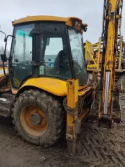 Экскаватор-погрузчик колесный JCB-4CX, модель JCB-4CX, двигатель № SB40066U2105307, мощность двигателя 100.9 л.с., цвет желтый, 2007 г.в., г.р.з. 8539PO78. Находится на территории завода в г. Торжок.