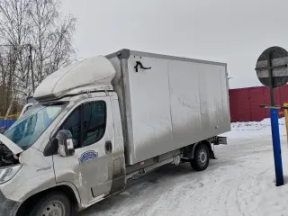 Специализированный фургон изотермический CV-FF, VIN XJGCMACVFFM200531, ГРЗ М445НК186. Наличие внешних повреждений и дефектов: поврежден корпус левого зеркала заднего вида. На капоте повреждение лакокрасочного покрытия. На кабине множественные сколы и повреждения. Требуется ремонт…