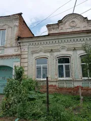 Земельный участок 437 кв.м, жилой дом 58,3 м2, Оренбургская обл. Земельный участок, общей площадью 437 кв.м., кадастровый (условный) номер: 56:45:0101057:230, Жилой дом, площадью 58,3 м2, кадастровый (условный) номер: 56:45:0101057:188, расположенные по адресу: Оренбургская обл., г. Сорочинск, ул…
