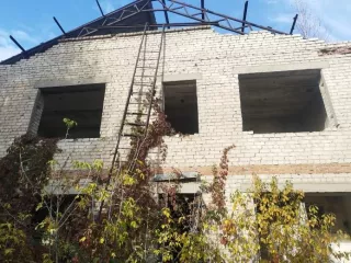 Нежилое здание (здание мастерских) площадью 432,2 кв.м, кадастровый номер 31:06:0329003:563. Местоположение: Белгородская область, г. Старый Оскол, тер. Юго-западный промрайон, пл-ка Базовая проезд-1, №15.