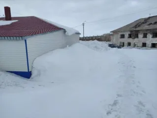 Земельный участок, нежилое здание магазина. Площадь участка 1247 кв. м. Местонахождение установлено относительно ориентира, расположенного в границах участка. Ориентир — здание магазина. Почтовый адрес ориентира: Республика Коми, г. Воркута, ул. Комарова, дом 15, кад. № 11:16:1701006:42. Площадь…