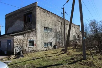 Здание котельной 553,5 кв.м, Ленинградская область Здание котельной - Нежилое здание общей площадью 553,5 кв.м. с кадастровым номером 47:22:0215001:50, расположенное на земельном участке площадью 1337 кв м. с кадастровым номером 47:22:0215004:367. Характеристика имущества: здание нежилое, 1…