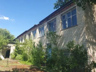 Отдельное офисное здание и здание котельной, площадь 2267,3 кв.м., Ростовская обл, Тацинский район. Этажность: 2, Ростовская обл, Тацинский район, с/п Михайловское, х. Маслов, ул. Школьная, д. 12; здание котельной, 127,1 кв.м., этажность: 1, земельный участок общей площадью 7151 кв.м. Приватизация…