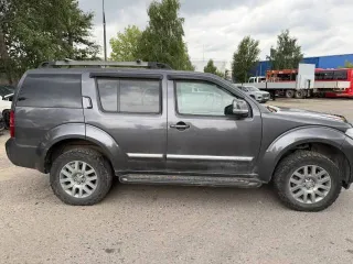 Nissan Pathfinder 3.0 D, 2011 года, 231 лс, 169 436 км, полный привод, АКПП Автомобиль марки Nissan Pathfinder 3.0 D, 2011 года выпуска, VIN VSKJAWR51U0412566. Имущество обременено залогом ПАО Банк ЗЕНИТ