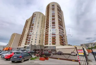 3-комн. квартира 94,8 кв.м Новосибирск: Жилое помещение, 3-х комн. квартира №126, площадью 94,8 кв.м, кад.№54:35:032950:187, адрес: г. Новосибирск, ул. Кавалерийская, д.3/1. Доп. информация предоставляется в срок приема заявок, в рабочие дни с 11.00 до 17.00, т.89855049399 или эл.почта…