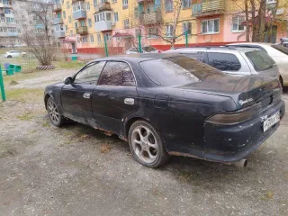 Toyota Mark II 1985 года, черный цвет. Модель двигателя: 1G, бензиновый, номер 6299922, мощность 135 л.с. (99 кВт), рабочий объем 1988 см³. Кузов № GX906653696. ПТС: 25 РСМ 647442, госномер У 470 АХ 125. Страна изготовитель: Япония. Технически допустимая максимальная масса 1565 кг, масса в…