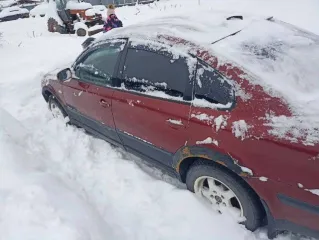 Volkswagen Passat 2000 года выпуска. Легковой автомобиль, марка и модель: Volkswagen Passat. VIN: WVWZZZ3BZYP438760. Категория ТС – B. Модель двигателя: 071855. Кузов: WVWZZZ3BZYP438760. Цвет кузова – вишневый. Мощность двигателя – 150 л.с. (110 кВт). Рабочий объем двигателя – 1781 куб.см…