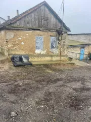 Жилой дом, площадь 27,6 кв.м., назначение: жилое, адрес  местонахождение : Россия, край Ставропольский, р н Труновский, с Труновское, ул. Подгорная, дом 31, кадастровый  условный  номер: 26:05:051201:22 Находится в долевой собственности, размер доли: 1/6. Земельный участок, площадь 1500 кв.м…