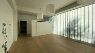 Дом 953,5 кв.м и земельный участок 3357 кв.м в Московской области, Одинцовский район, сельское поселение Горское, поселок Горки-2, ПДСК «Беркут-5». Кадастровый номер участка: 50:20:0040651:120. Кадастровый номер дома: 50:20:0040651:180. Встроенные стеллажи (5 шт), диваны желтого цвета (2 шт)…