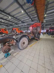 КамАЗ 44108-10 2010 года выпуска, седельный тягач. Цвет оранжевый. VIN: XTC44108KA2377492. Государственный номер: Р324УМ86. Номер двигателя: А2584572. Мощность: 180.2 л.с. (245.0 кВт). Рабочий объем: 10850 куб. см. Номер кузова: 2183479. Экологический класс: третий. Имущество в залоге. По данным…