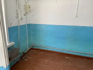 Нежилое помещение 42.7 кв. м с участком по адресу: Пермский край, Октябрьский городской округ, д. Большой Сарс, ул. Мира, д. 3. Назначение: нежилое, площадь 42,7 кв. м, с земельным участком площадью 62 кв. м. Кадастровые номера: 59:27:0721001:838 (помещение), 59:27:0721001:105 (участок).