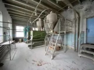 Земельный участок с кад. №52:15:0080201:16 площадь 13 084,60 кв. м, адрес: Нижегородская обл., Городецкий р-н, г. Городец, ул. Республиканская, участок 88. Здание гаража, нежилое, 1 этаж, площадь 212,7 кв. м, инв. №14043, лит. М, кад. №52:15:0080201:307. Главное производственное здание Хлебозавода…