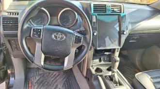 Toyota Land Cruiser 150 (Prado), 2010 г.в., г/н О136ВТ180, VIN JTEBH3FJ00K027394, под задней правой фарой скол лакового покрытия. Вид транспорта: Транспортное средство. Год выпуска: 2010. Государственный регистрационный знак: О136ВТ180. VIN номер: JTEBH3FJ00K027394. Марка: Toyota. Модель: Land…