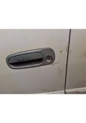 Toyota Corolla 2000 года, 100 л.с., пробег 370000 км, АКПП. Регистрационный номер А023УВ42, номер двигателя AE1105366976. Автомобиль на ходу. Техническое состояние: ходовая гремит, задние стойки полностью не работают, не работает АБС. Внешне автомобиль находится в плохом техническом состоянии…