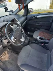 Opel Zafira, 2012, универсал, госномер К351ХМ86, белый, VIN: XWF0AHM75C0005689, ПТС 39 НН 623154, СТС 86 57 №703196. Не работает кондиционер, скол на заднем бампере и багажнике, сломан крепеж на правой передней фаре, требуется замена зеркала.