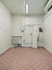 Встроенное помещение, 85,7 м², Удмуртская Республика, г.Глазов, ул. Карла Маркса, д. 3, назначение: нежилое, площадь: 85,7 м², кадастровый номер: 18:28:000013:3236. Год ввода в эксплуатацию: 1987. Вид ограничений и обременений: Нет. Кадастровый номер объекта недвижимости (здания, сооружения), в…
