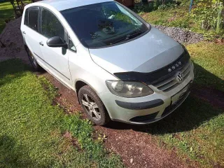 Volkswagen Golf Plus 2007 года, 102 л.с., пробег 250000 км. VIN: WVWZZZ1KZ7W594402, мощность 102 л.с. (75 кВт). Пробег уточнять при осмотре.