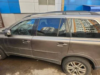Volvo XC90, 2008 года выпуска. Двигатель D5244T, 2.4 литра, мощность 184.9 л.с. Пробег 239465 км. Коробка передач – автоматическая, полный привод. Категория ТС – B. Цвет кузова – светло-коричневый. VIN кузова и автомобиля: YV1CZ713691505958. Максимальная разрешенная масса 2720 кг, снаряженная масса…