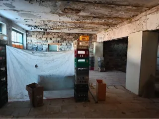 Нежилое здание с земельным участком. Общая площадь здания: 171,2 кв. м, назначение: нежилое, этажность: 1. Адрес расположения: Тюменская область, Сладковский район, д. Рождественка, ул. Центральная, д. 12. Земельный участок общей площадью 253 кв. м, кадастровый номер: 72:14:2001001:66, категория…