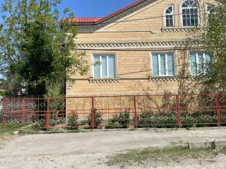 Домовладение, кадастровый номер 05:04:000002:2602, литер А, 1,2,3,4, этажность 1, площадь 229,20 кв.м и земельный участок кадастровый номер 05:04:000002:1319, площадь 845 кв.м. Адрес: РД, Тарумовский район, село Тарумовка, улица Гагарина 64. Дополнительную информацию можно получить с момента…