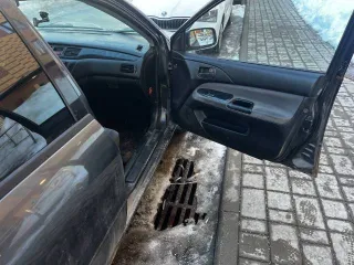 Mitsubishi Lancer 1.6, 2004, 98 л.с., 495000 км, VIN JMBSNCS3A4U013268, госномер М260РМ73. Автомобиль не заводится, находится в неудовлетворительном техническом состоянии: имеются неисправности двигателя, ходовой части и рулевого управления, а также коррозионные повреждения кузова и днища.