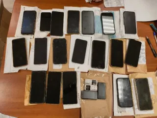 Мобильные телефоны в ассортименте 23 шт., б/у.