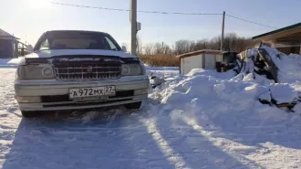 Toyota Crown 1983 года, цвет белый, серый, объем двигателя 2997 куб. см, не эксплуатируется, пробег предположительный.