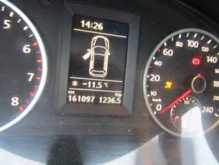 Volkswagen Tiguan, 2011 года выпуска, 150 л.с., пробег 161097 км. Автомобиль легковой, марка: Volkswagen, модель: Tiguan, VIN: XW8ZZZ5NZBG111785, гос. рег. номер: Н304ОС702, год изготовления: 2011.