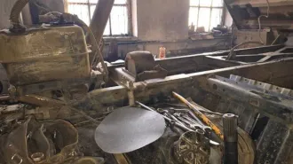 Автосамосвал КАМАЗ 5511С 2001 года, государственный регистрационный знак М127ОС 75RUS. Среднее "условно пригодное" состояние. Требует проведения обслуживания и ремонта отдельных систем и агрегатов. Внешний вид пригодный. Реализуемое имущество неоднократно подвергалось ремонту, в следствии чего…