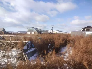 1/3 доли земельного участка площадью 576 кв.м, кадастровый номер 03:06:530105:285. Категория земель: сельскохозяйственного назначения. Разрешенное использование: для ведения гражданами садоводства и огородничества. Адрес: Респ. Бурятия, Заиграевский р-н, СНТ «Кирпичник», участок №119.