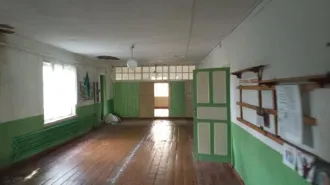 Здание школы 631.6 кв.м и земельный участок 3910 кв.м, Алтайский край, Калманский район, с. Новобарнаулка, ул. Новобарнаульская, д. 1. Кадастровый номер здания: 22:16:020507:4, земельного участка: 22:16:020507:1. Вид разрешенного использования участка: Общеобразовательные школы. Год ввода в…