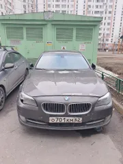 BMW 520i 2012 года, VIN: X4XXG55470DS38880, государственный номер: О701КМ62. Залог в пользу АО "ТБанк".