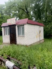 Нежилое здание, площадь 18.1 кв. м, адрес (местонахождение): Курская обл., г. Льгов, ул. Литейная (в районе почтового отделения Льгов-3), КН: 46:32:010103:6692. Находится в совместной собственности. Нежилое здание расположено на земельном участке, предоставленном в аренду Администрацией города…