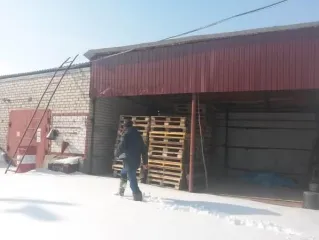 Земельный участок и нежилые помещения 233,2 кв.м Приморский край Земельный участок кадастровый номер 25:13:030209:1328 площадью 19822 кв.м категория земель: Земли населенных пунктов виды разрешенного использования: склады адрес местоположению: местоположение установлено относительно ориентира…